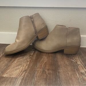 Soda Women's Mug Round Toe Tan Faux Leather Western Ankle Bootie shoes Size 6.5